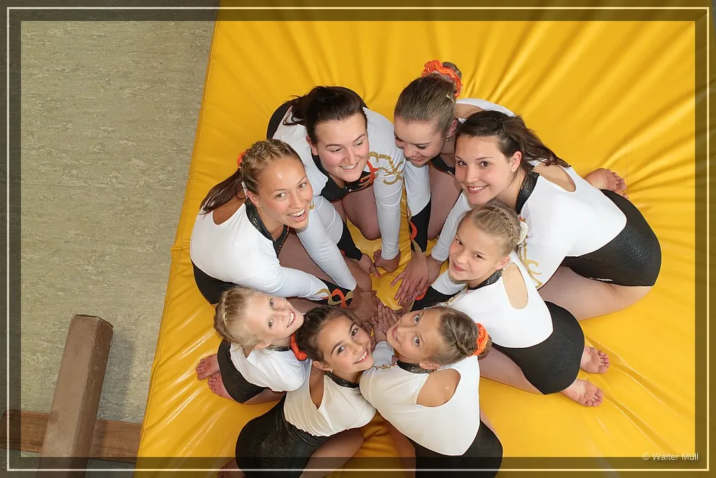 Bild (Walter Müll): Tamara Waldmann, Semira Jagodzinksi, Lea Baas, Jeanine Wieland, Sandra Graf, Alexandra Vogel, Charlotte Wirth und Madlin Prestel